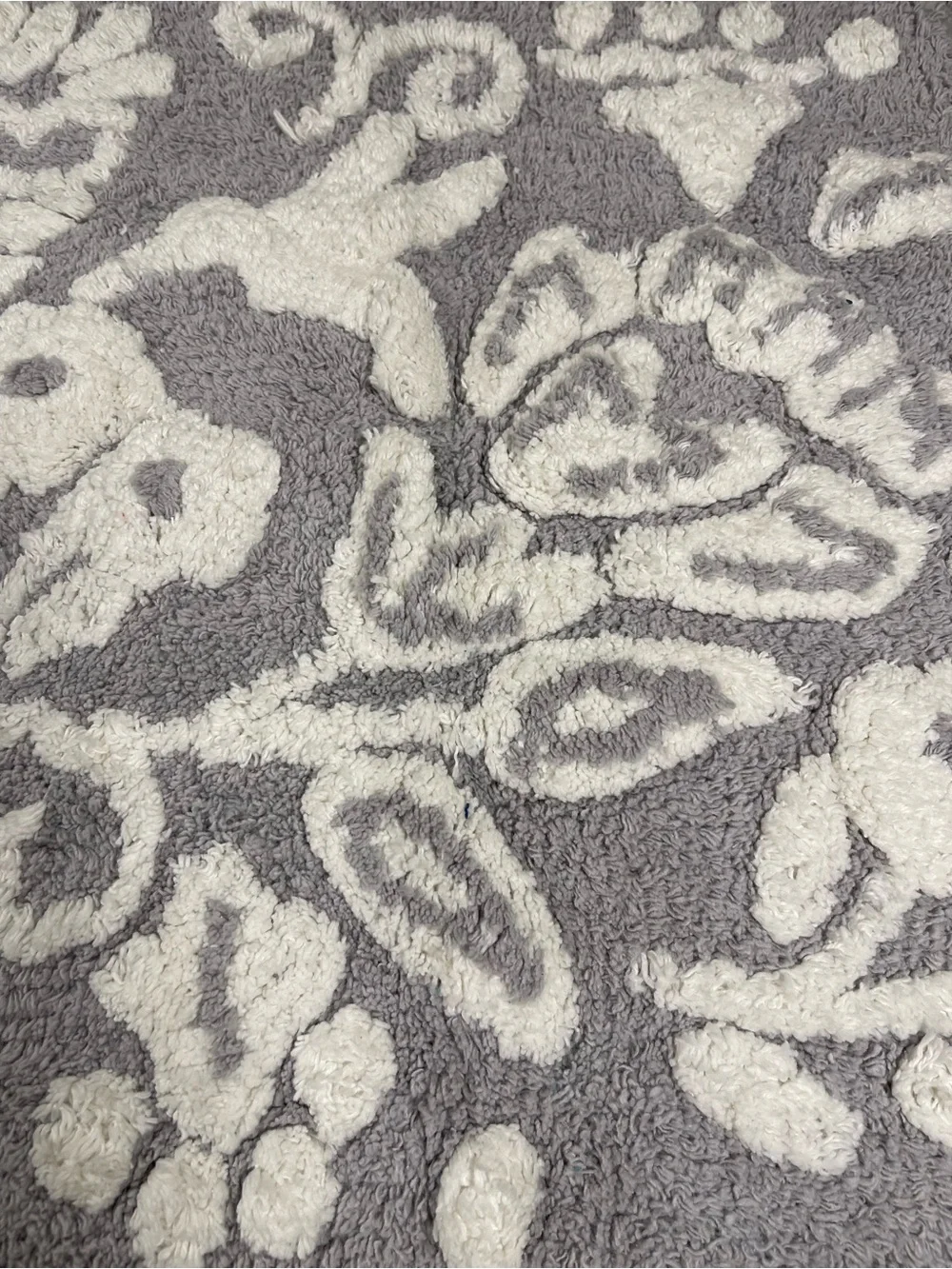 The Pioneer Woman Mazie Floral Crochet Bath Rug 20x32 Gray Silver NWT